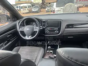 Mitsubishi Outlander LE FWD 2019 White