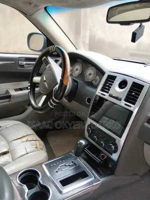 Chrysler 300C Base AWD 2010