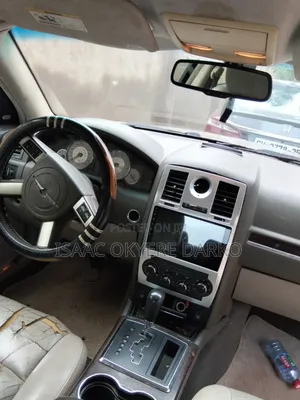 Chrysler 300C Base AWD 2010