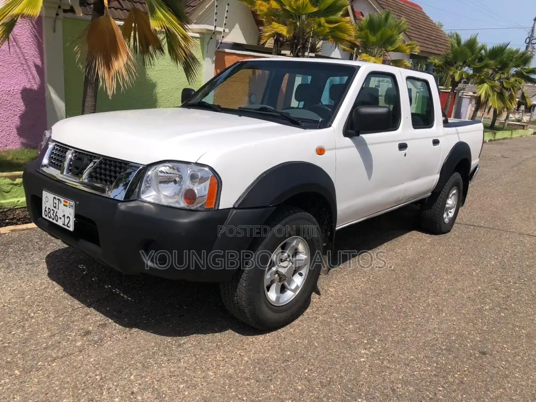 Nissan Hardbody 2011 White