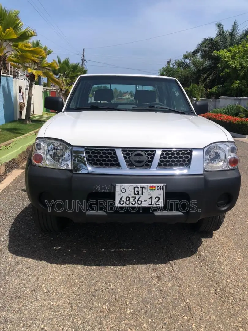 Nissan Hardbody 2011 White