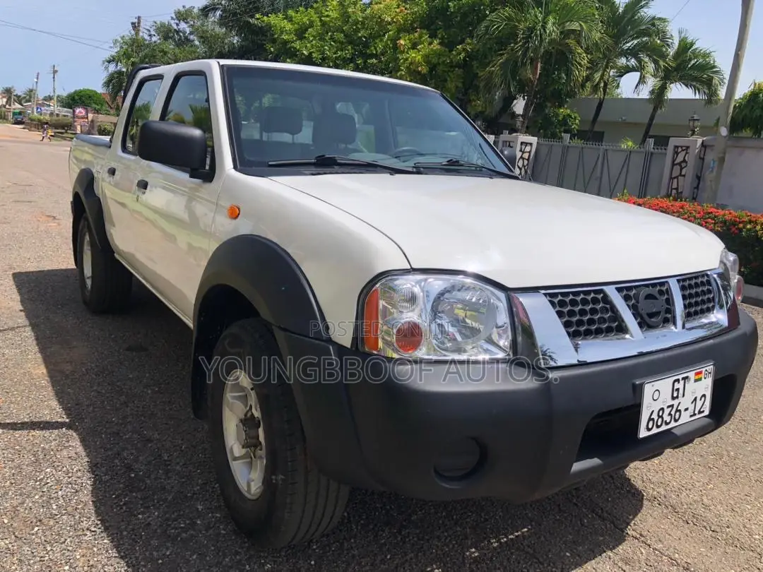 Nissan Hardbody 2011 White