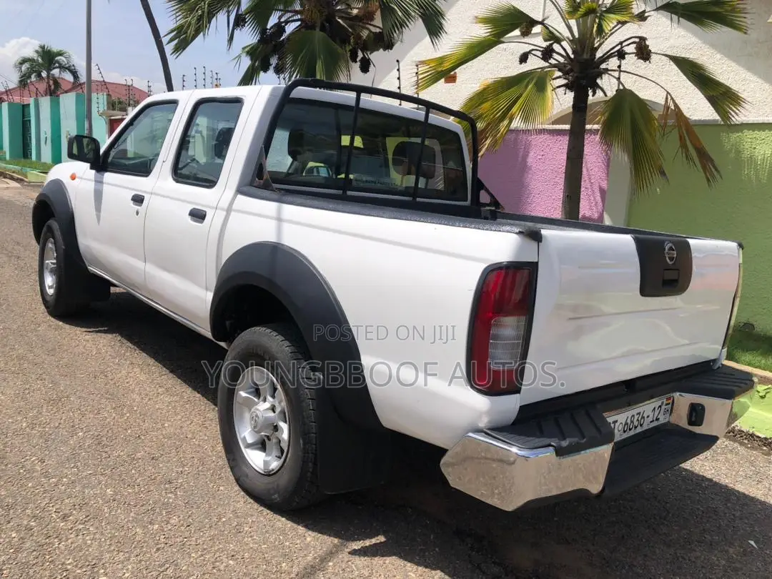 Nissan Hardbody 2011 White