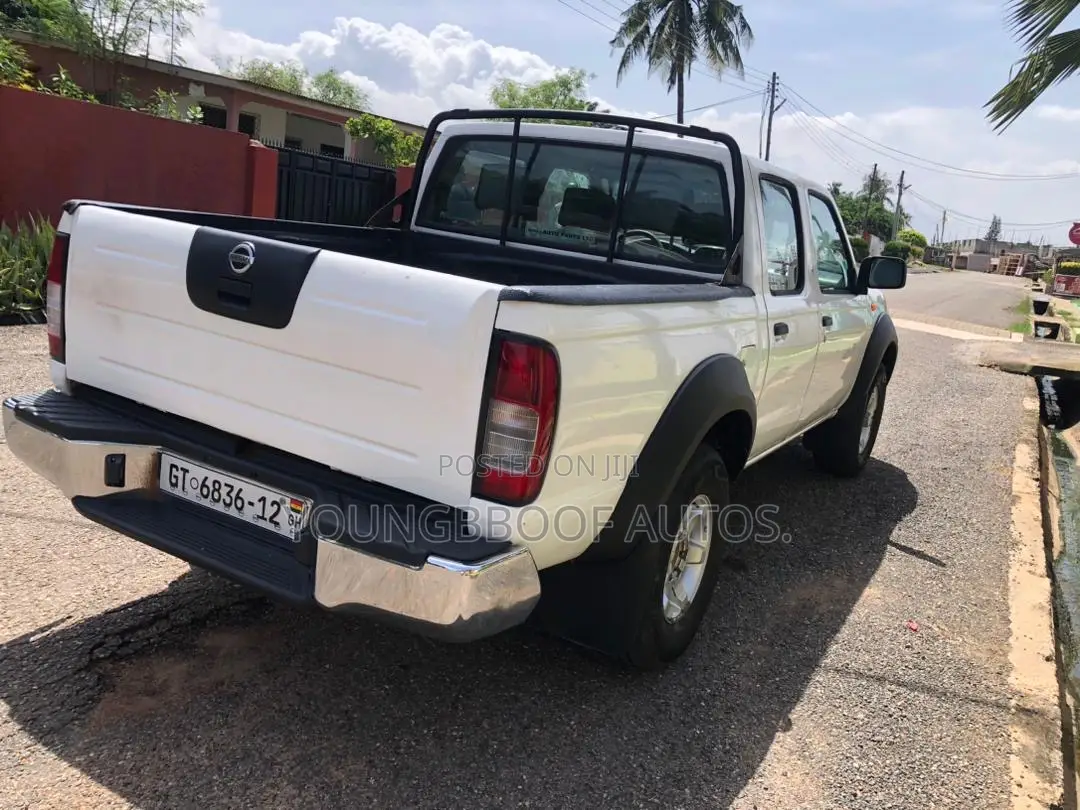 Nissan Hardbody 2011 White