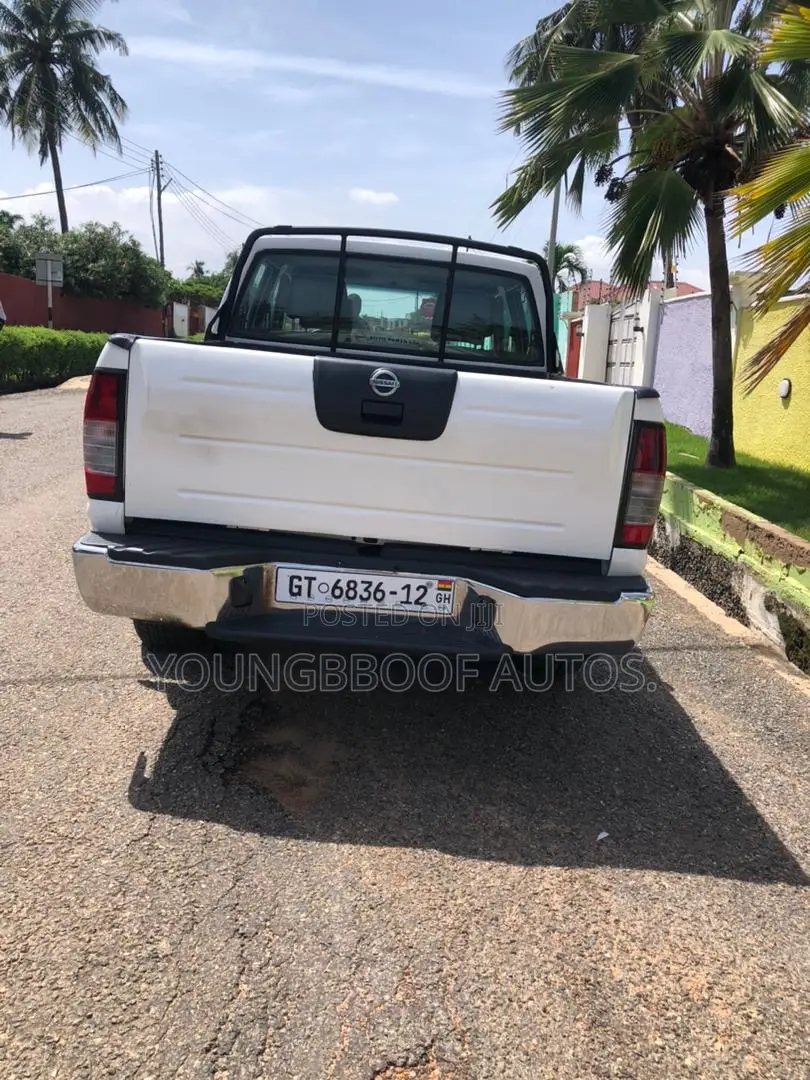 Nissan Hardbody 2011 White