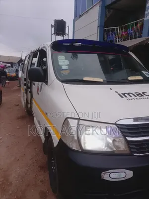 Toyota HiAce 2013 White