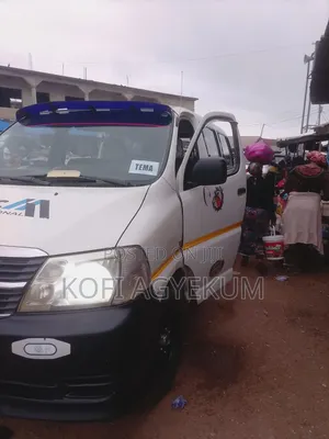 Toyota HiAce 2013 White