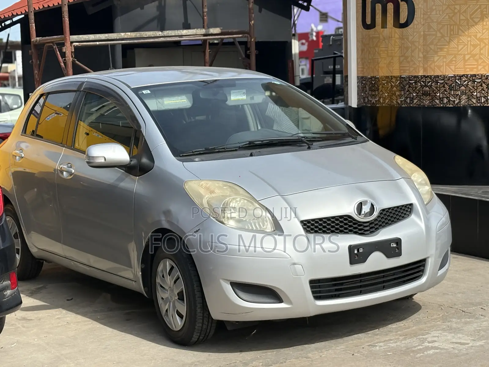 Toyota Vitz 2010 Silver