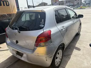 Toyota Vitz 2010 Silver