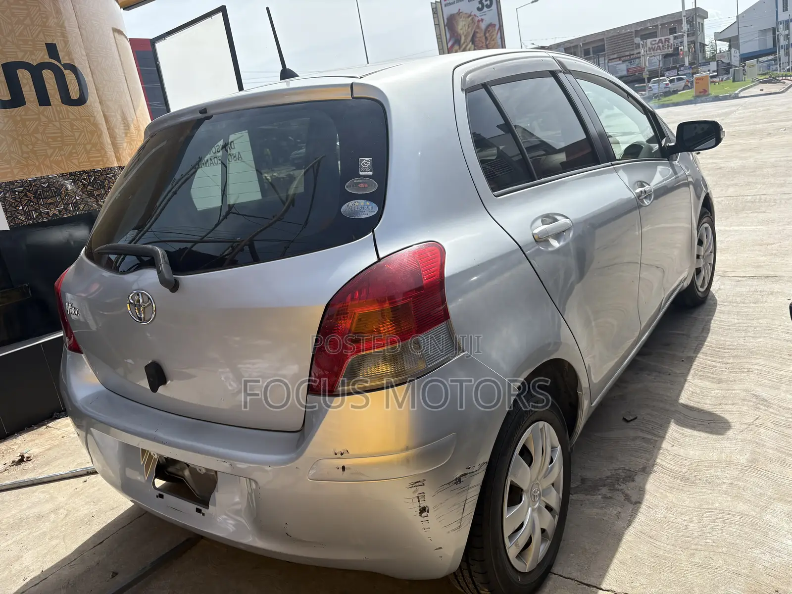 Toyota Vitz 2010 Silver