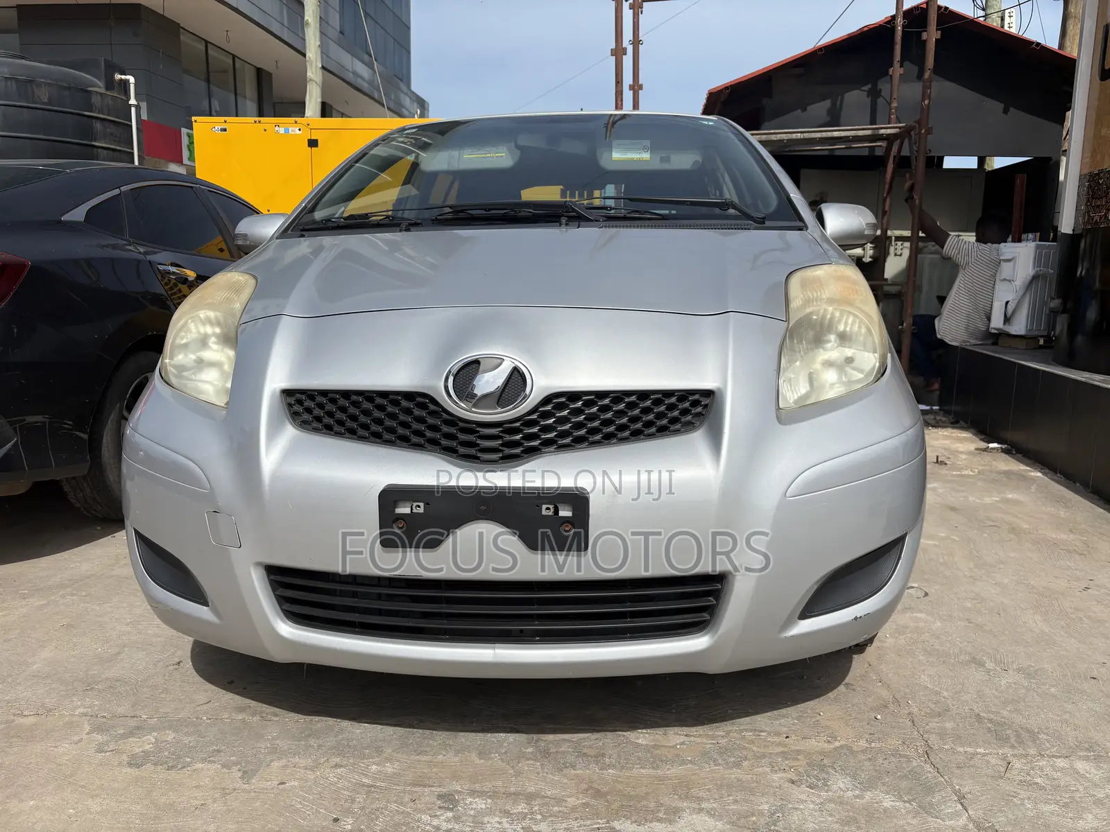Toyota Vitz 2010 Silver