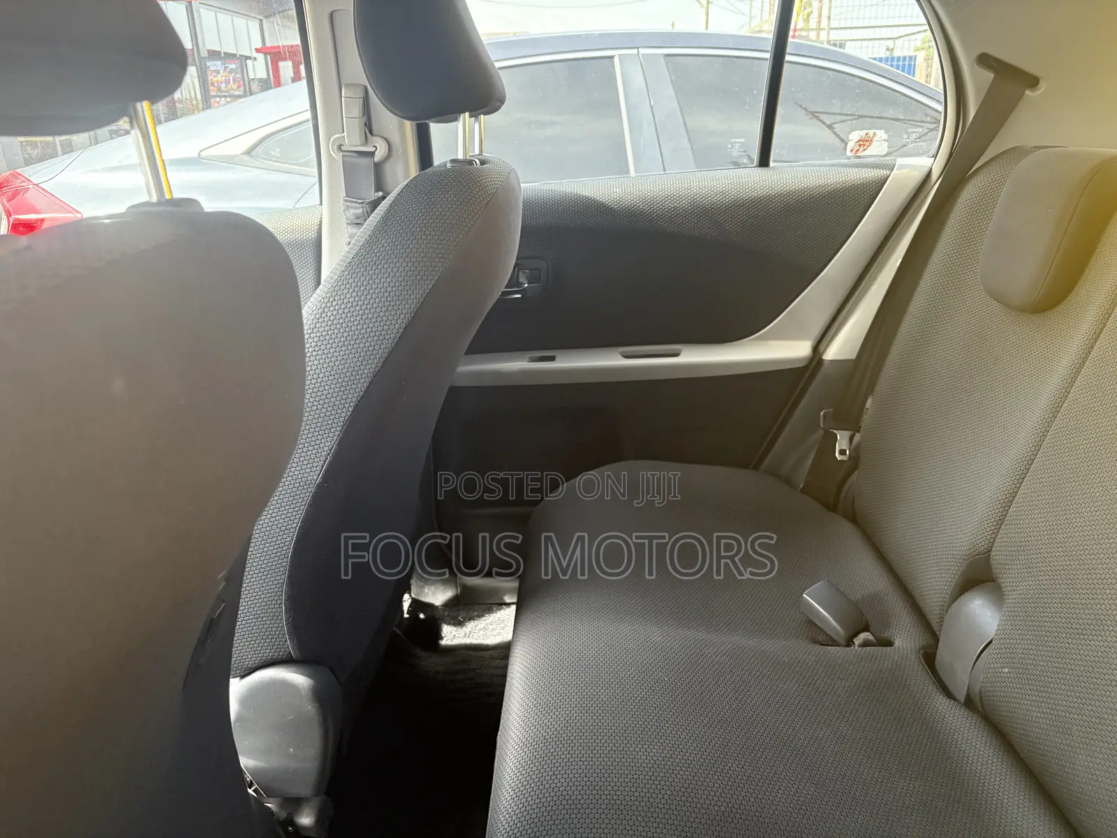 Toyota Vitz 2010 Silver