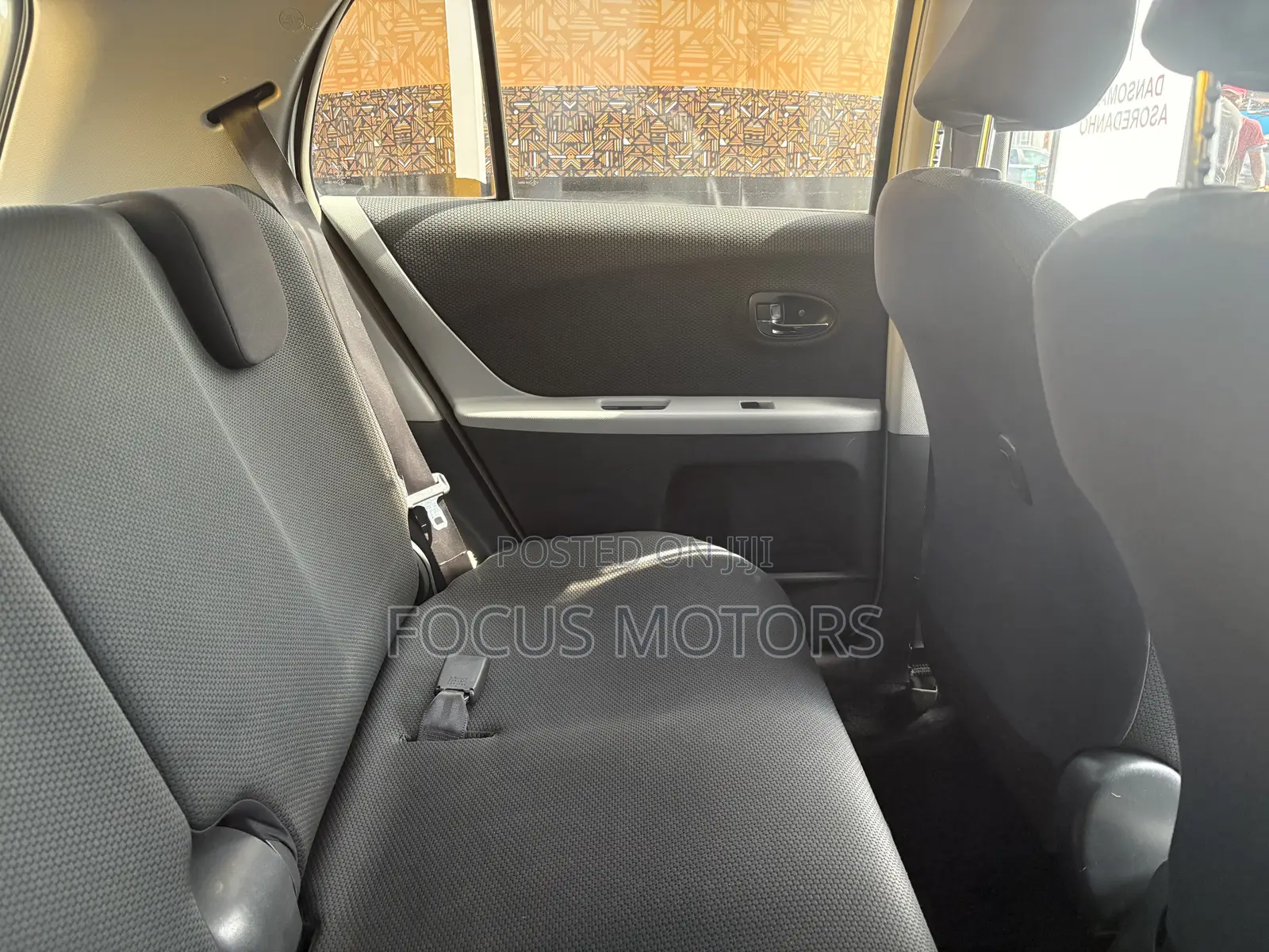 Toyota Vitz 2010 Silver