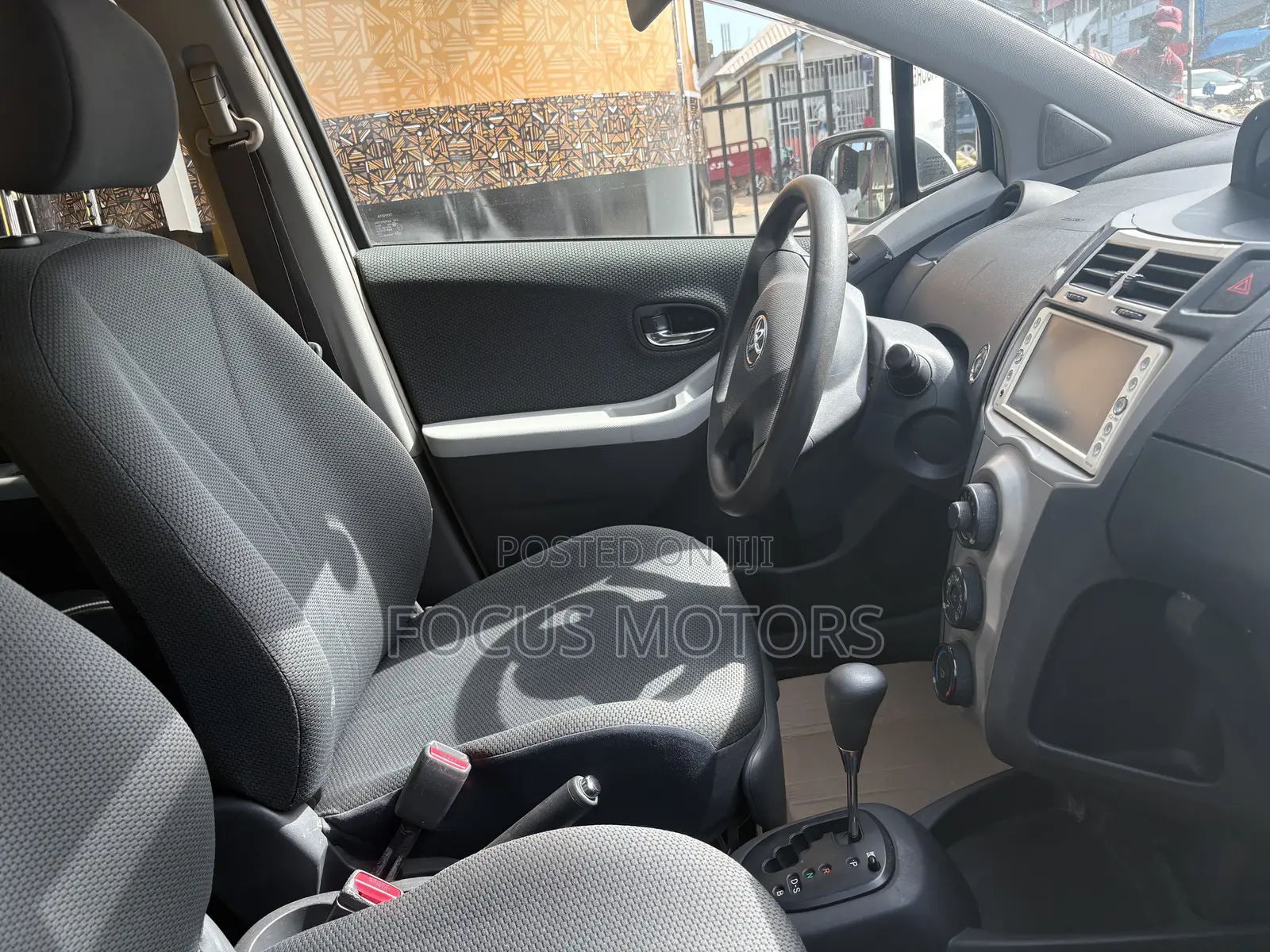 Toyota Vitz 2010 Silver