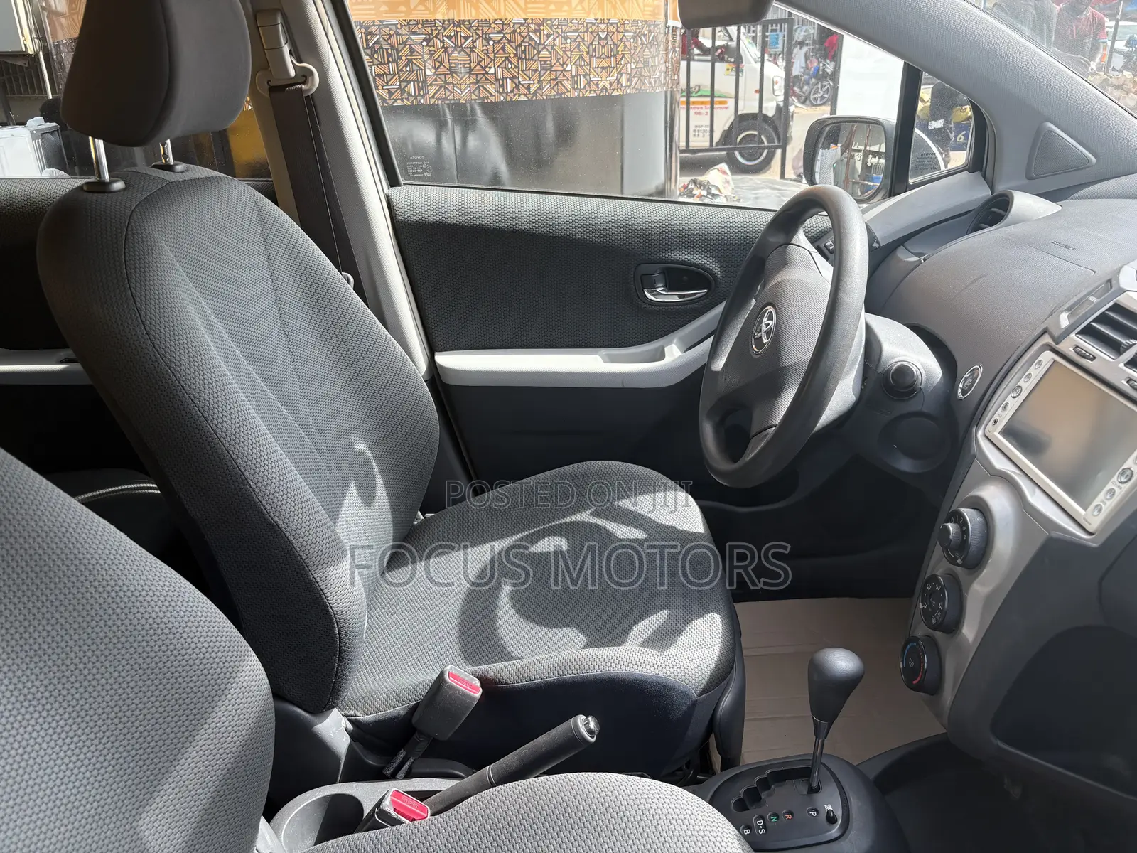 Toyota Vitz 2010 Silver