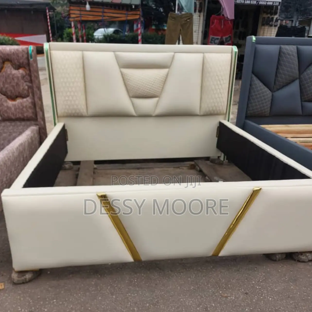 Luxurious Queen Size Bed