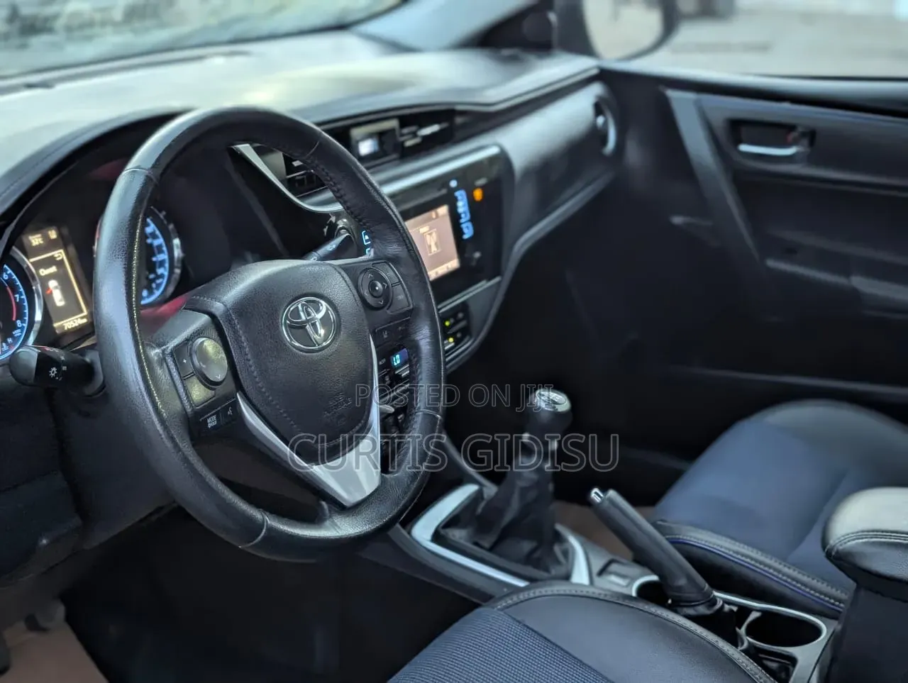 Toyota Corolla SE 4dr Sedan (1.8L 4cyl Manual) 2017 Blue