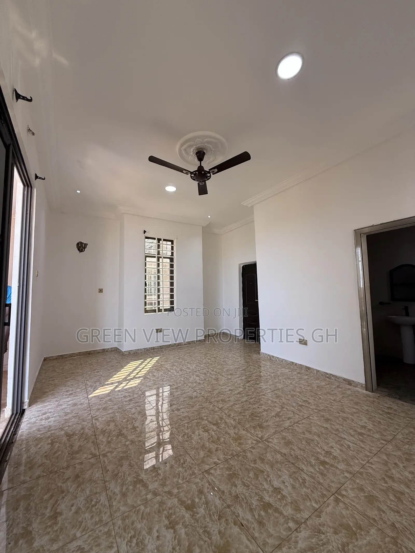 4bdrm Duplex in Ga South Municipal for rent