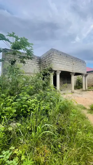 3bdrm House in Sefdard Properties, Amasaman for sale