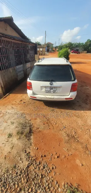 Volkswagen Passat 2002 White