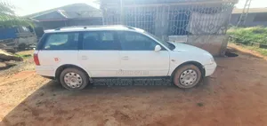 Volkswagen Passat 2002 White