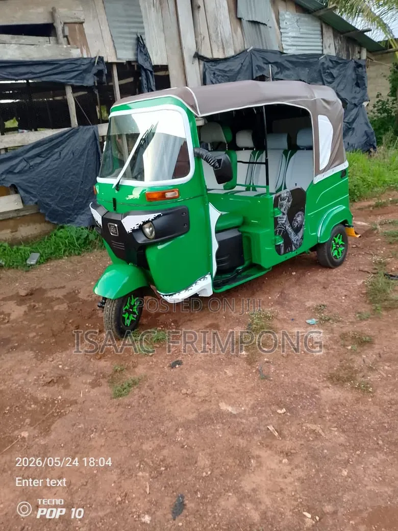 Bajaj RE 2021 Green
