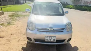 Toyota Sienta 1.5 AWD 2013 Silver