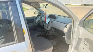 Toyota Sienta 1.5 AWD 2013 Silver