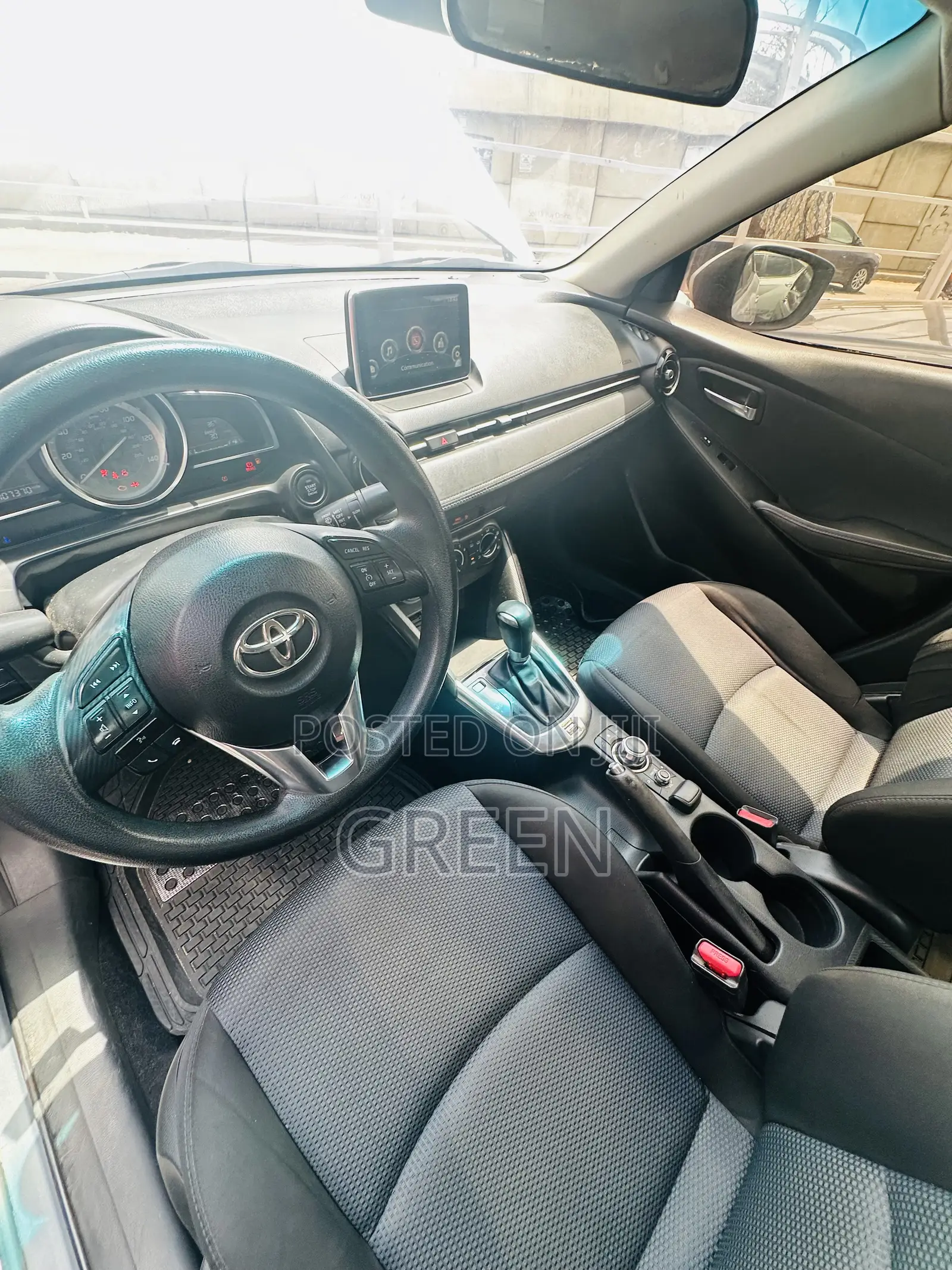 Toyota Yaris 2017 Silver