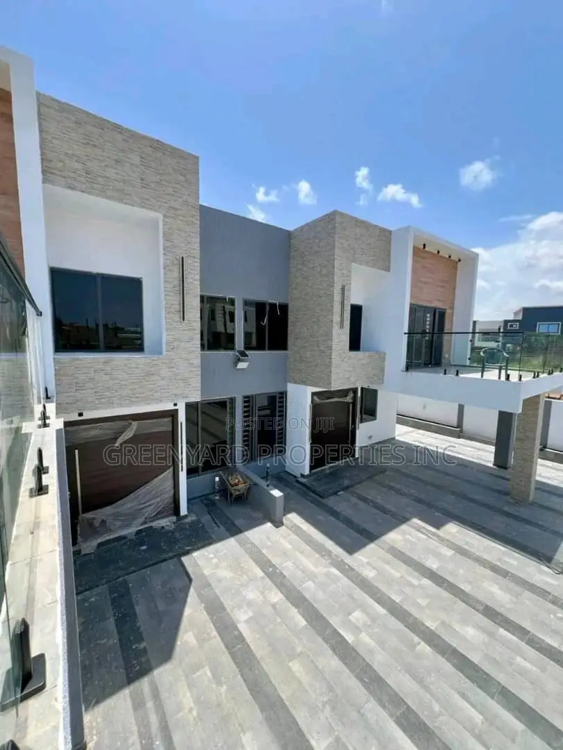 4bdrm Townhouse / Terrace in Burma Hills, Tseaddo for rent