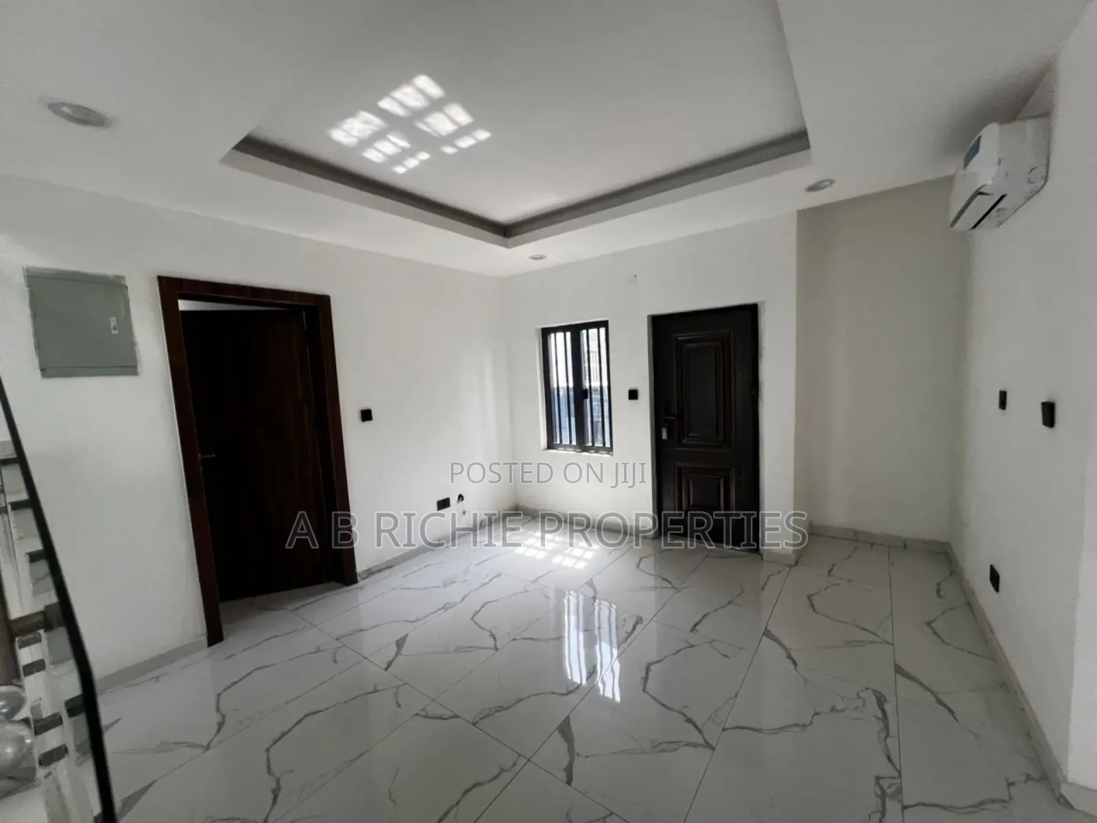 5bdrm Duplex in Ab Richie Properties, Boundary Road Area for sale