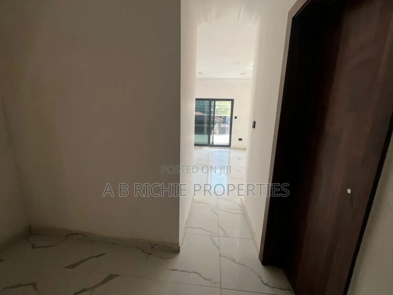 5bdrm Duplex in Ab Richie Properties, Boundary Road Area for sale