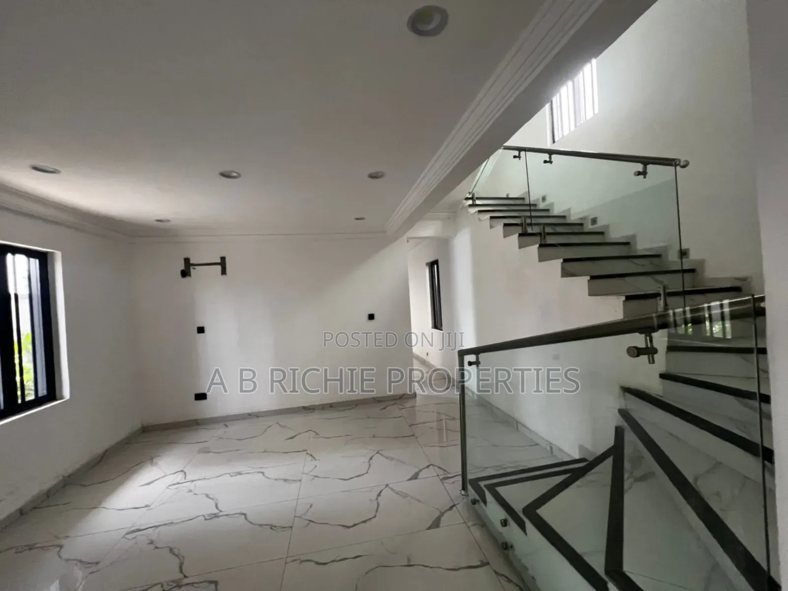 5bdrm Duplex in Ab Richie Properties, Boundary Road Area for sale