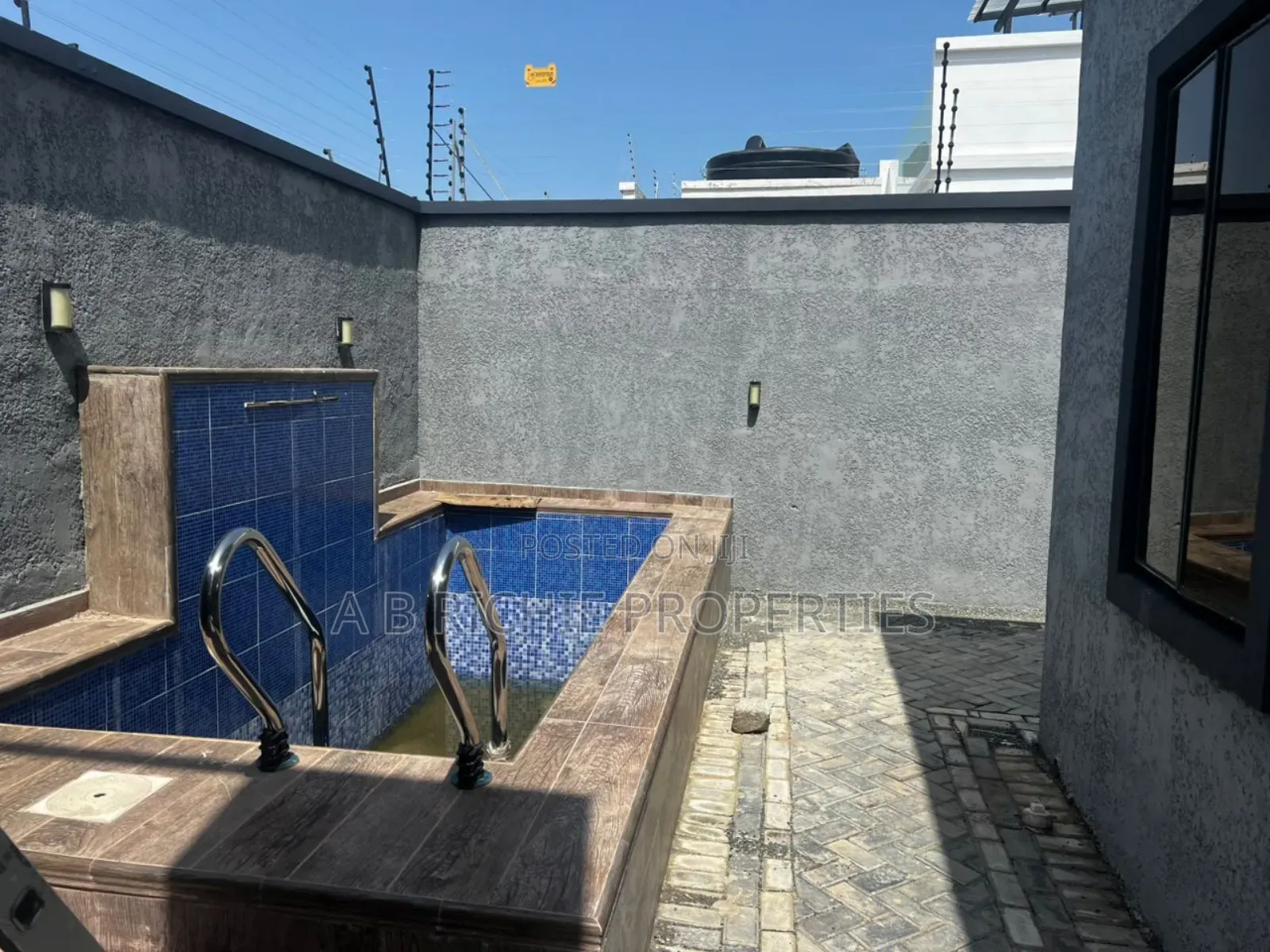 5bdrm Duplex in Ab Richie Properties, Boundary Road Area for sale