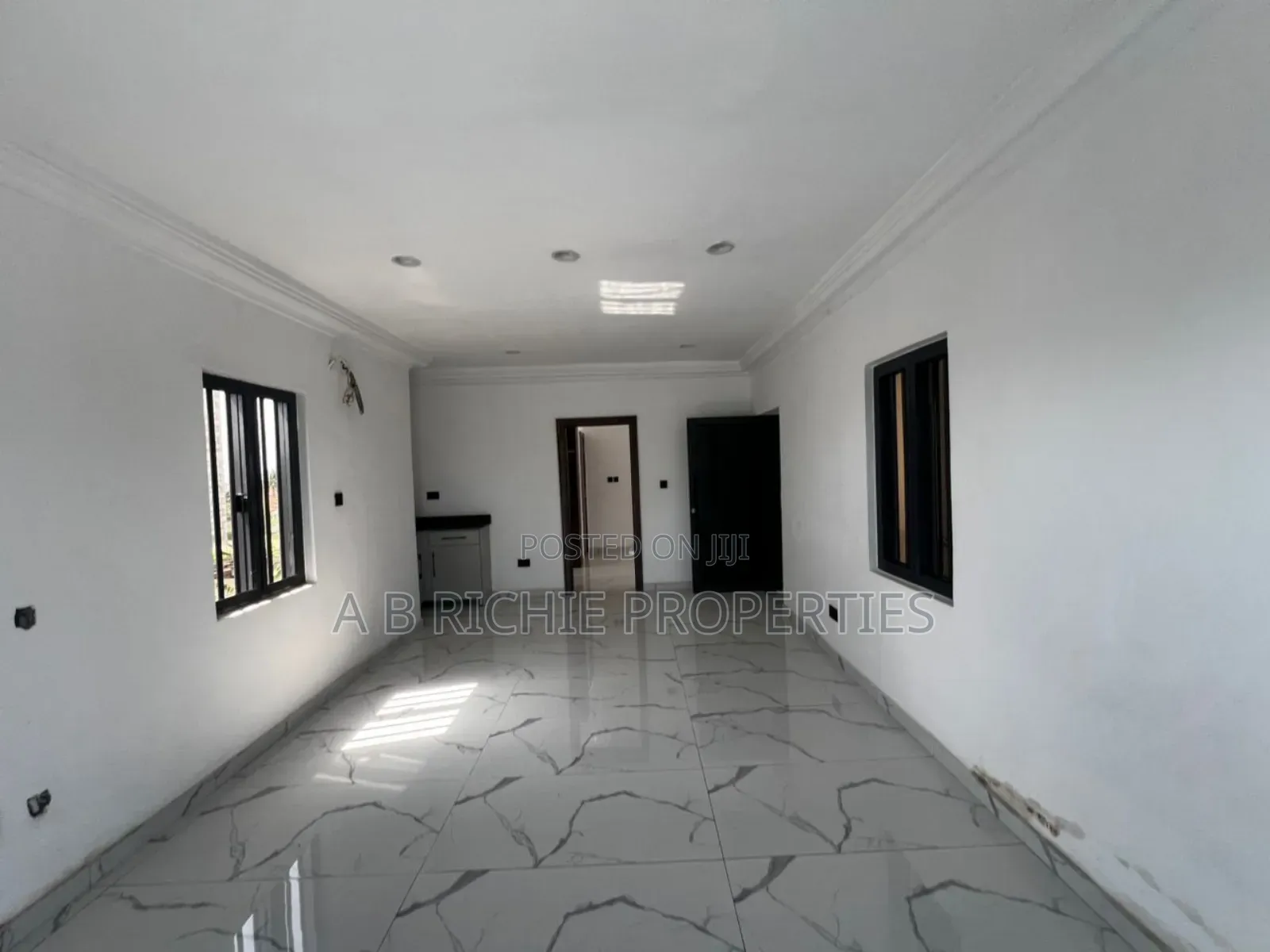 5bdrm Duplex in Ab Richie Properties, Boundary Road Area for sale