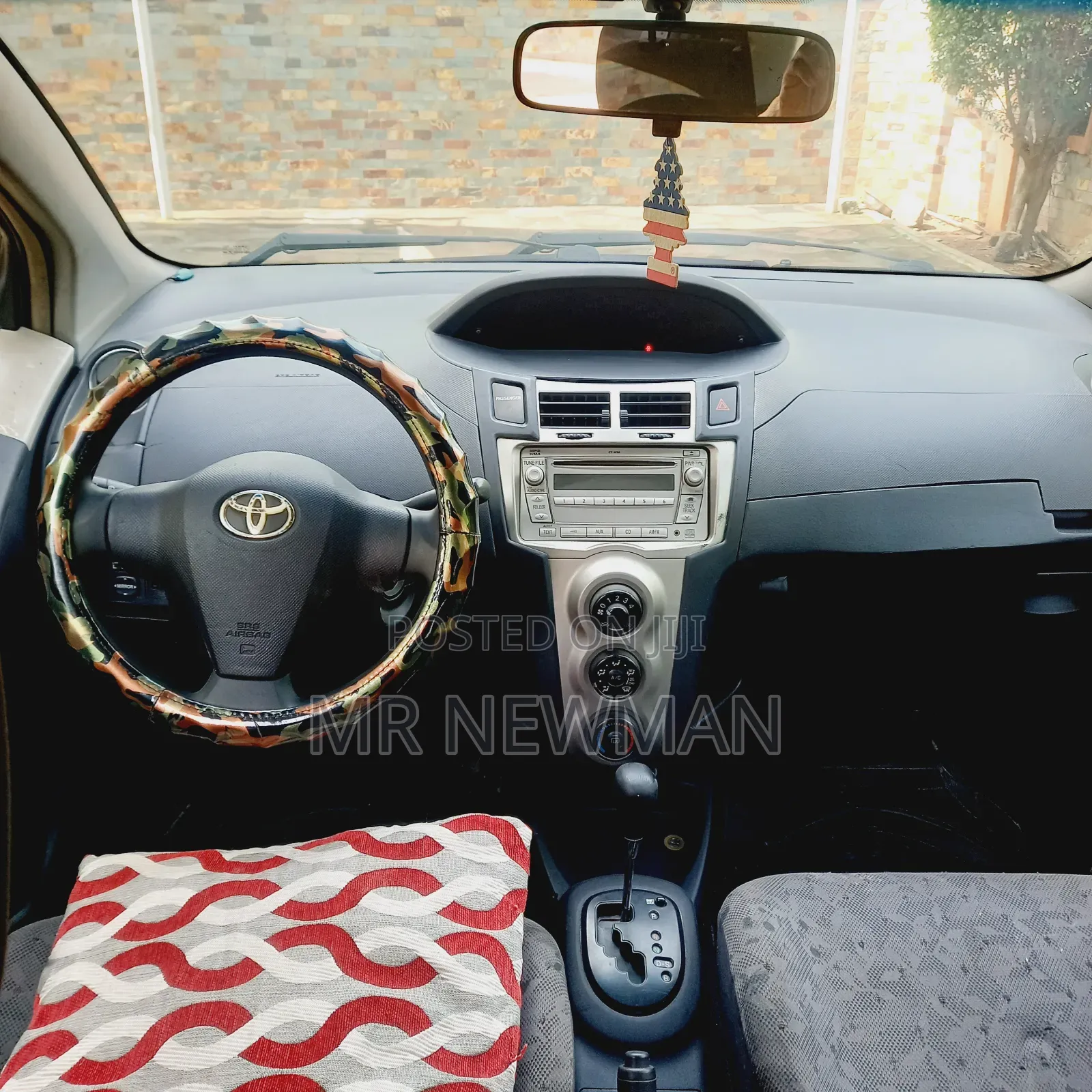 Toyota Vitz 2010 White