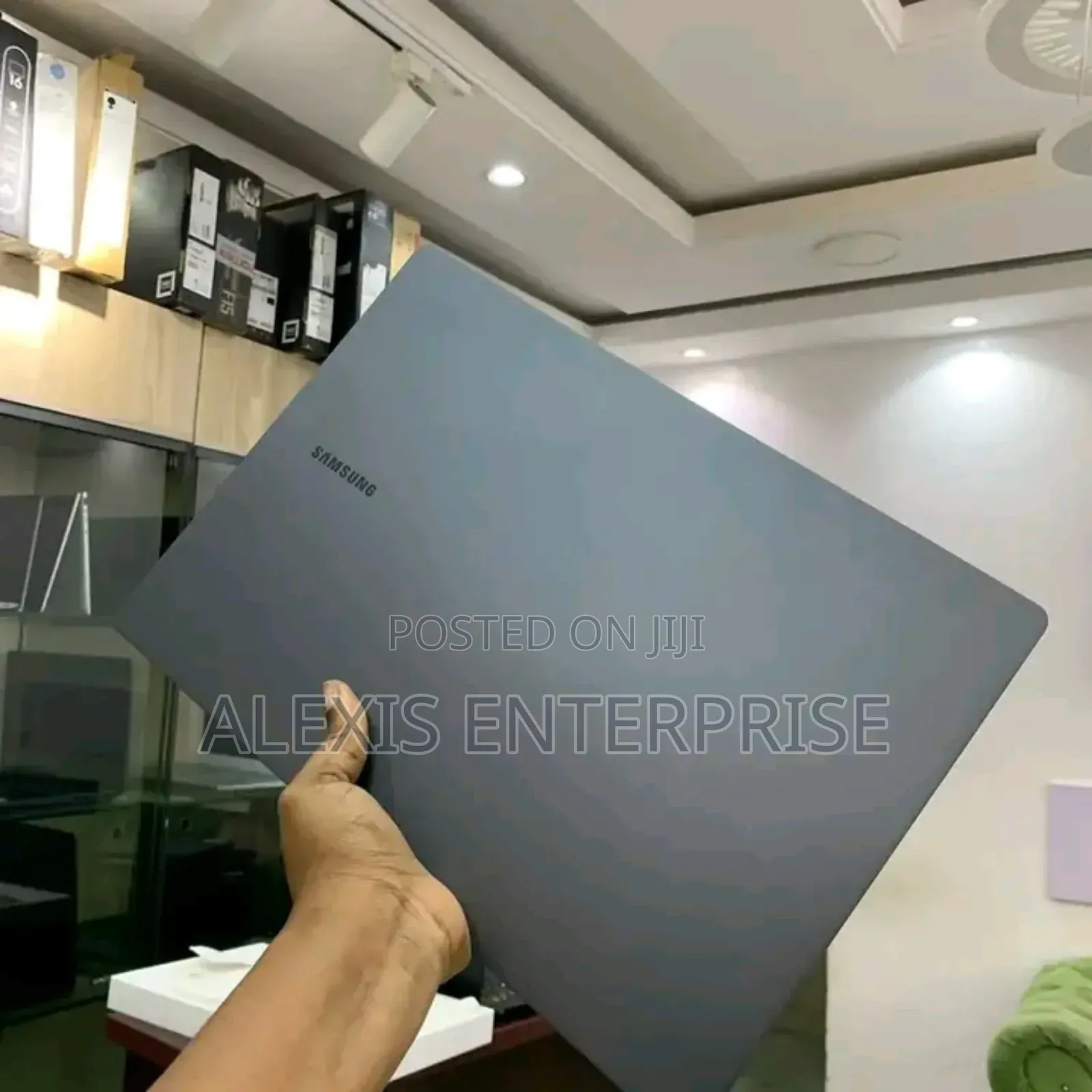 New Laptop Samsung Galaxy Book4 Pro 16GB Intel Core i7 SSD 512GB