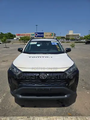 Toyota RAV4 LE 2021 Black