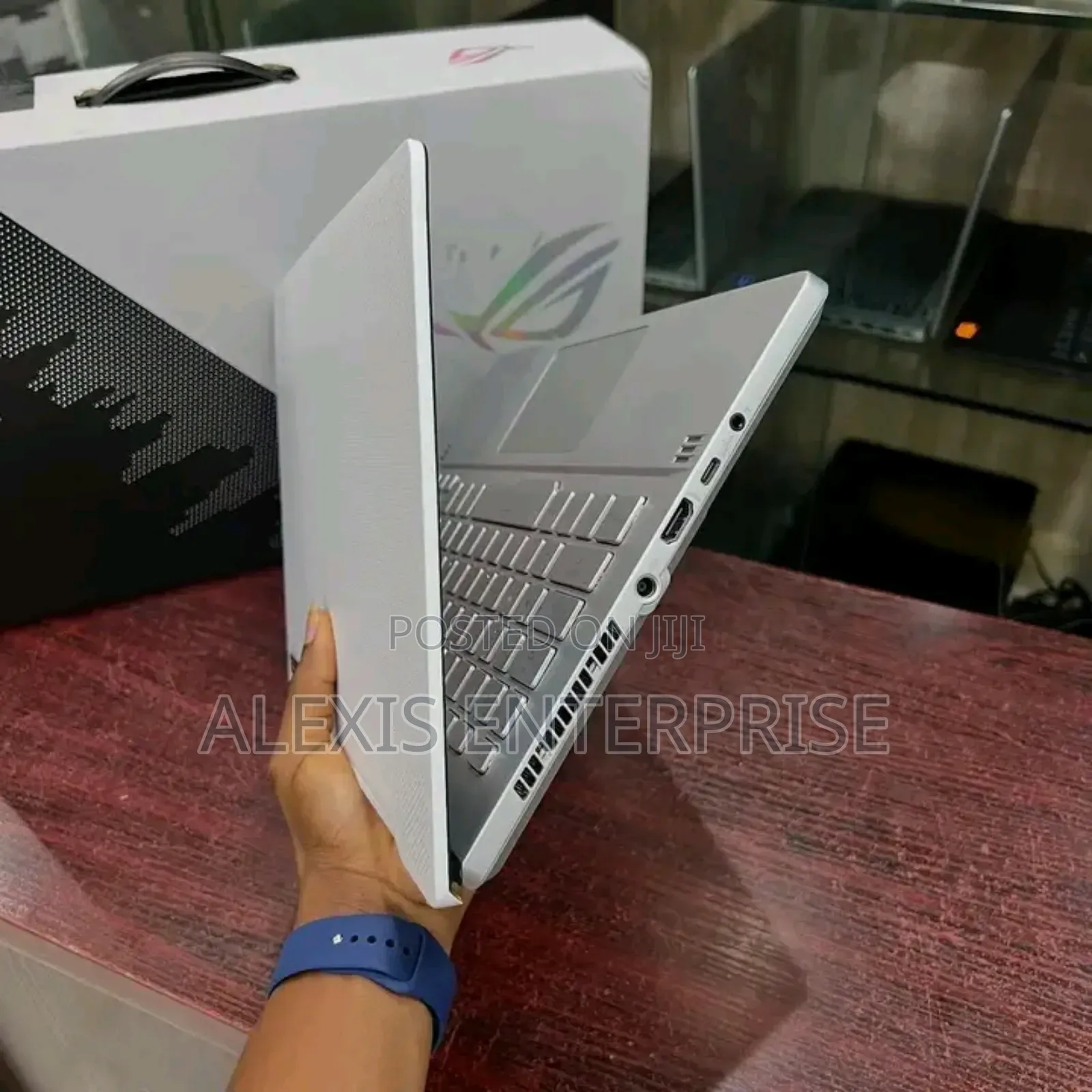 New Laptop Asus A42JK 16GB AMD Ryzen 9 SSD 1T