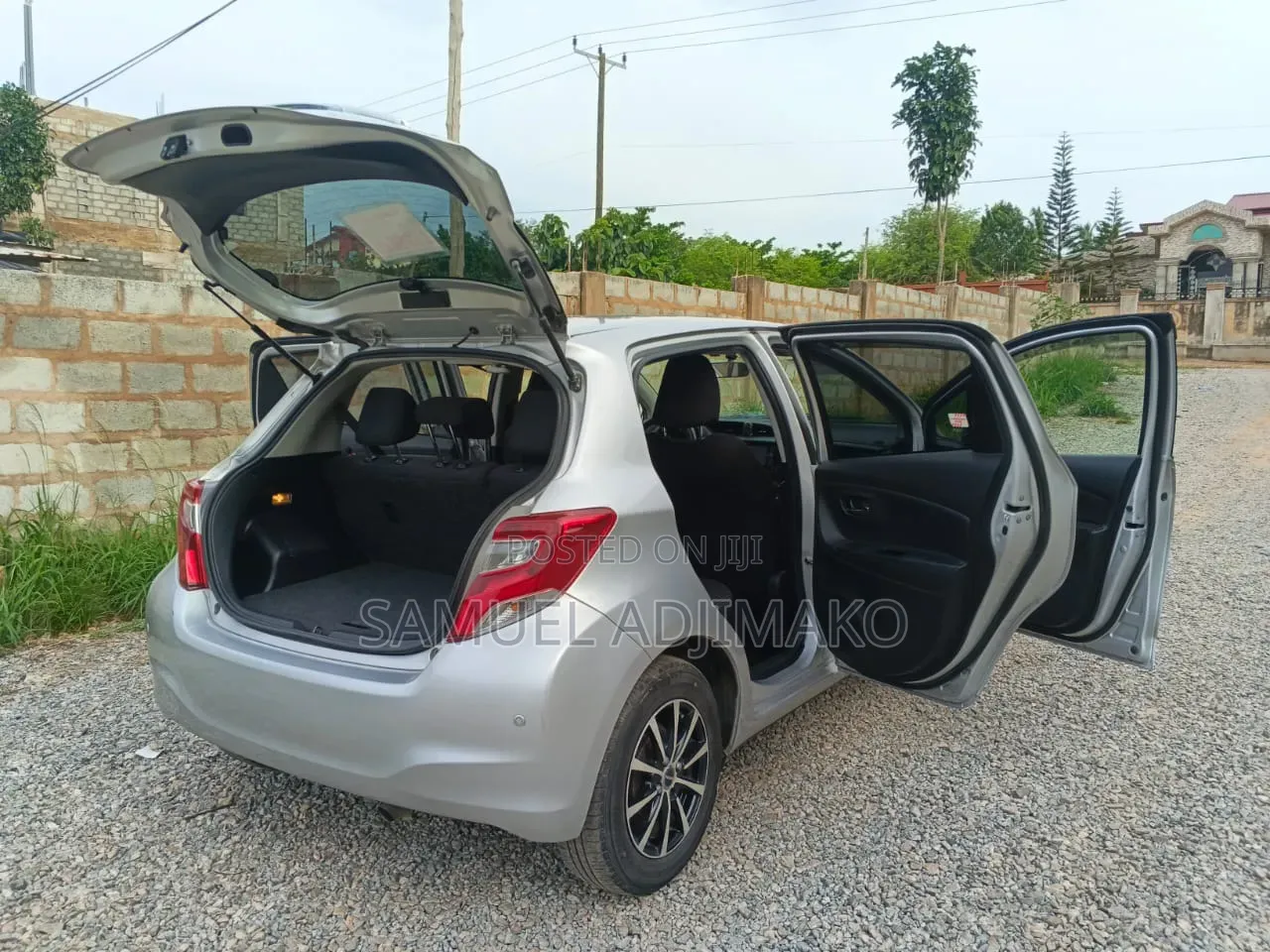Toyota Vitz 2014 Silver