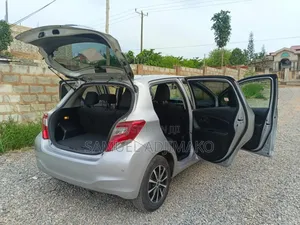 Toyota Vitz 2014 Silver