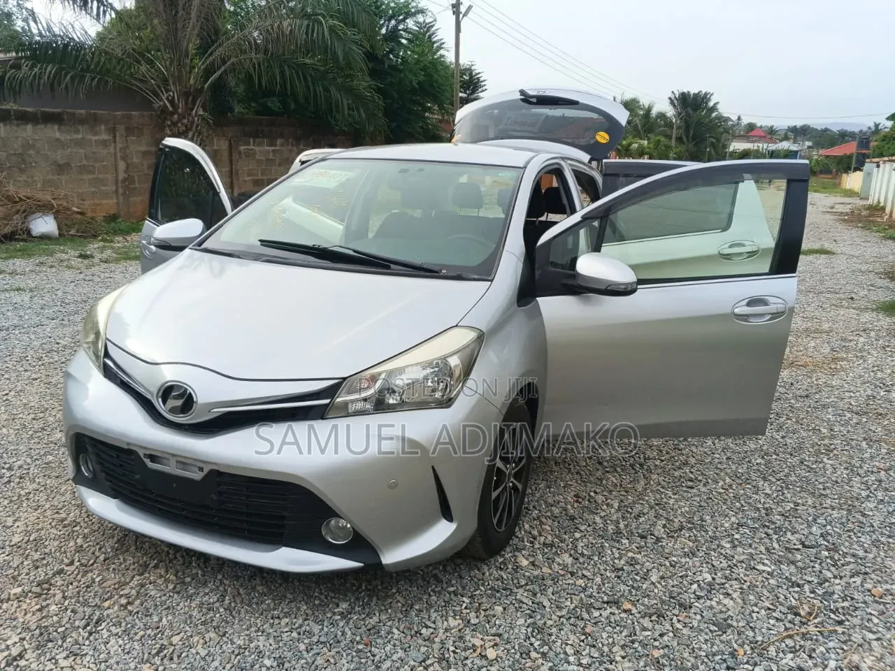 Toyota Vitz 2014 Silver
