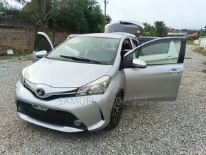 Toyota Vitz 2014 Silver