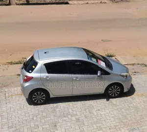 Toyota Vitz 2014 Silver