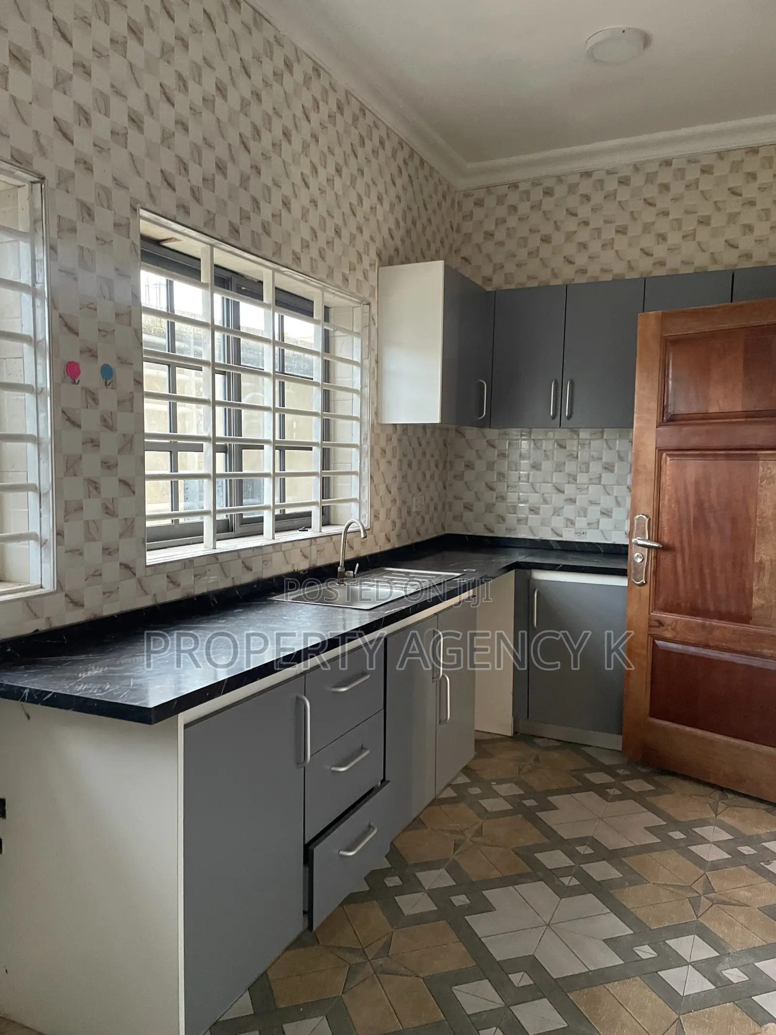 2bdrm Apartment in J Apartments Comp, West Hills Mall Area for rent