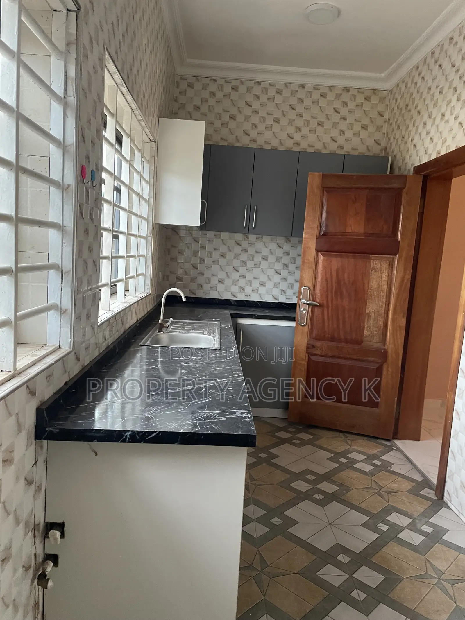2bdrm Apartment in J Apartments Comp, West Hills Mall Area for rent