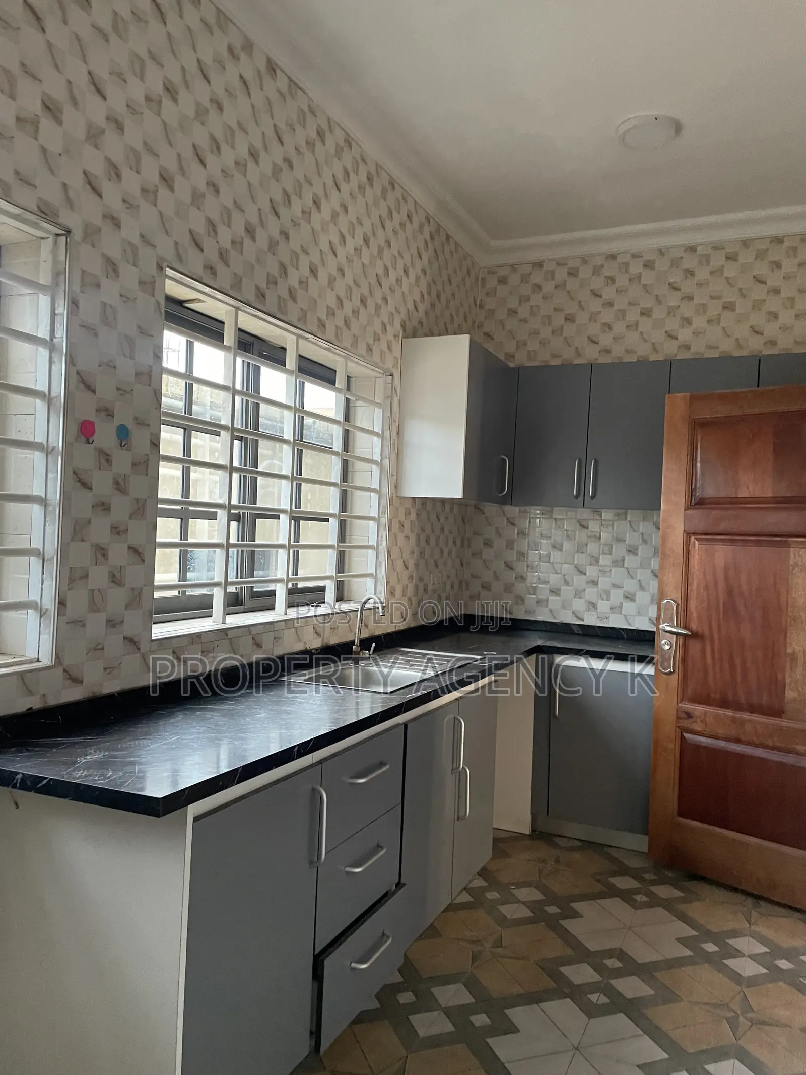 2bdrm Apartment in J Apartments Comp, West Hills Mall Area for rent