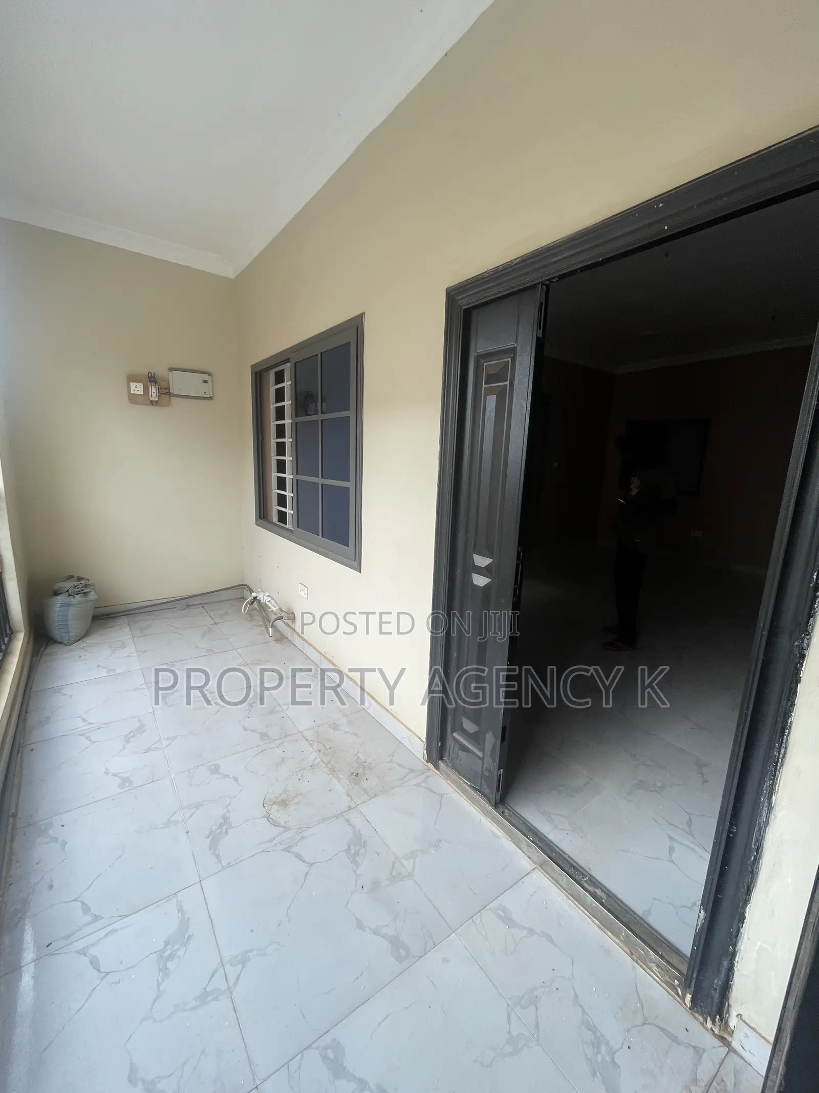 2bdrm Apartment in J Apartments Comp, West Hills Mall Area for rent