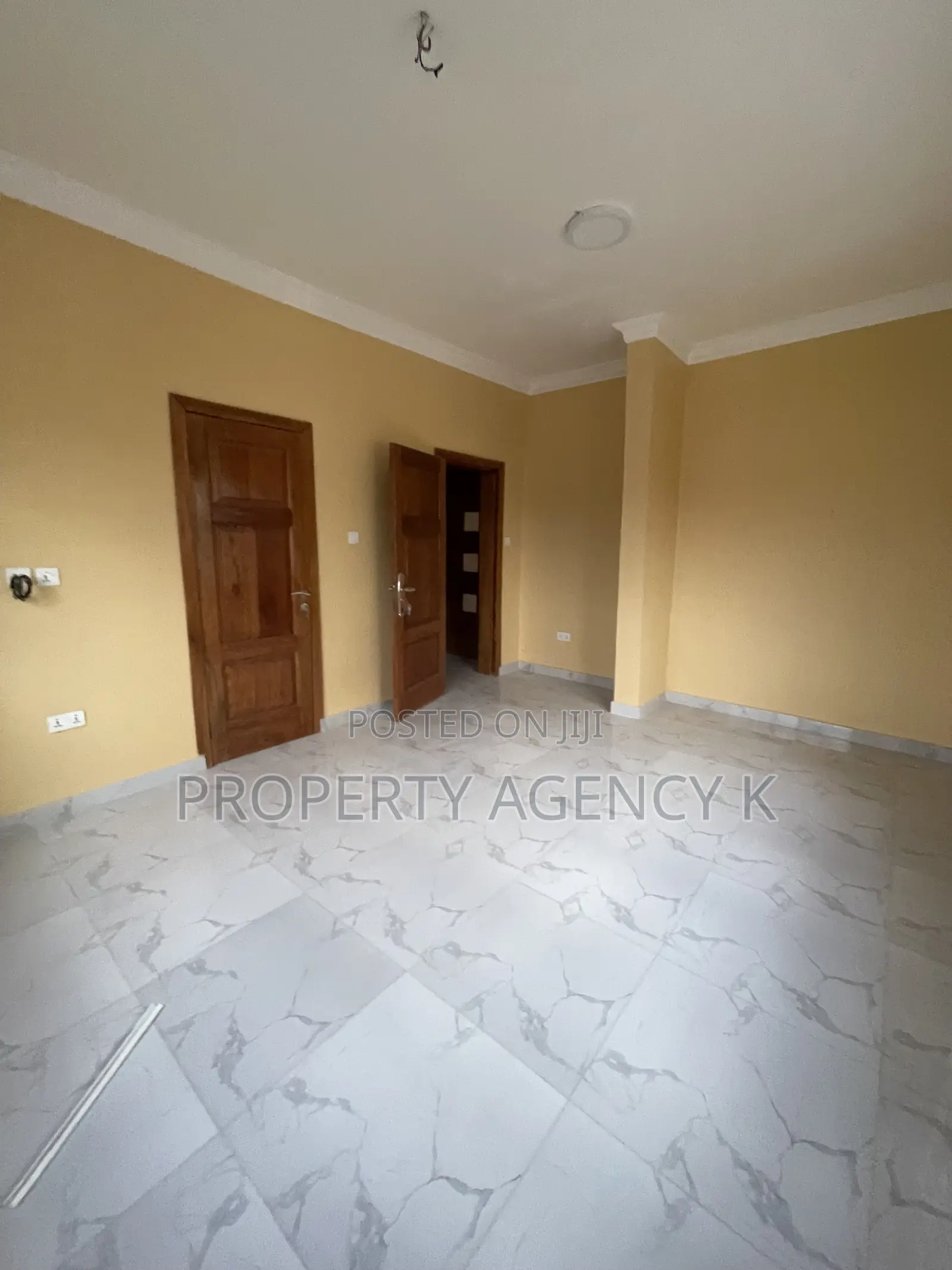 2bdrm Apartment in J Apartments Comp, West Hills Mall Area for rent