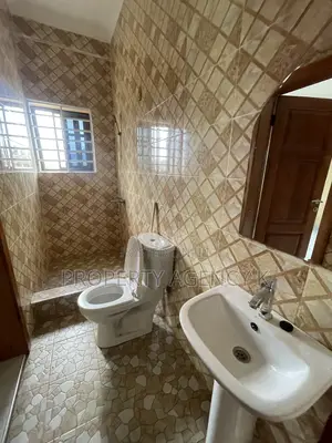 2bdrm Apartment in J Apartments Comp, West Hills Mall Area for rent